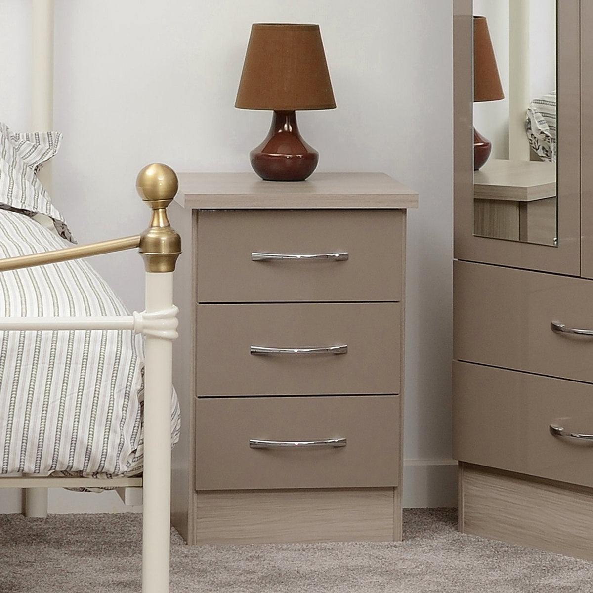 Nevada 3 Drawer Bedside - Oyster Gloss/Light Oak Effect Veneer