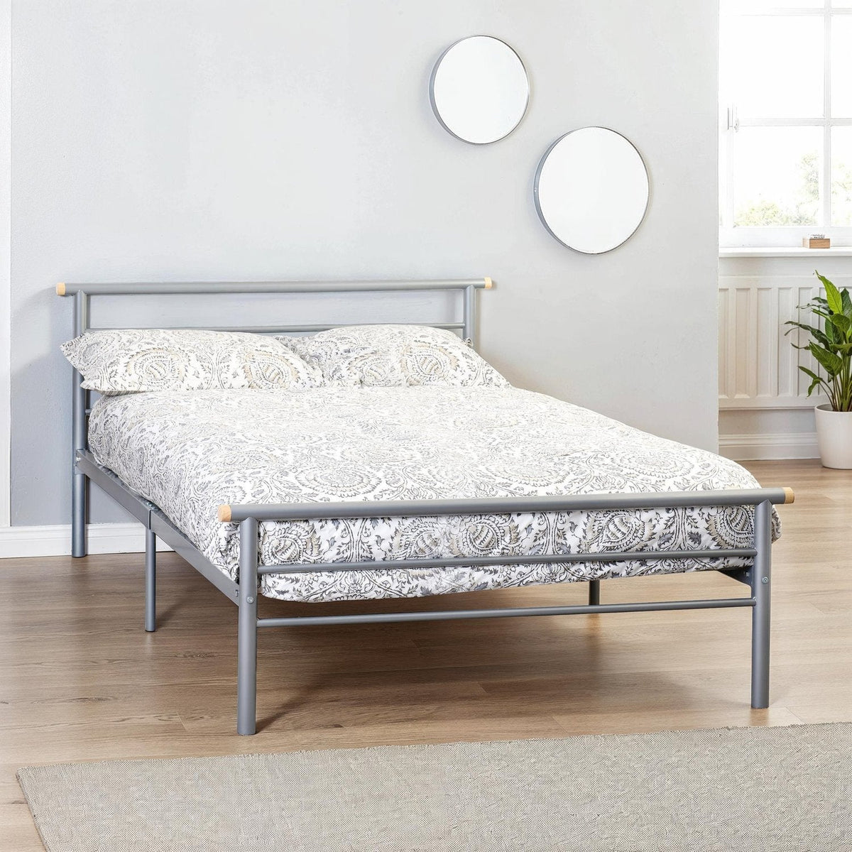 Orion 4'6" Bed - Silver