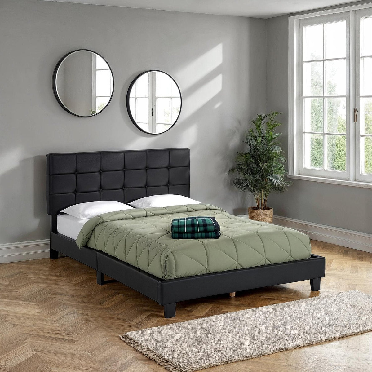 Arran 4'6" Bed - Black Faux Leather